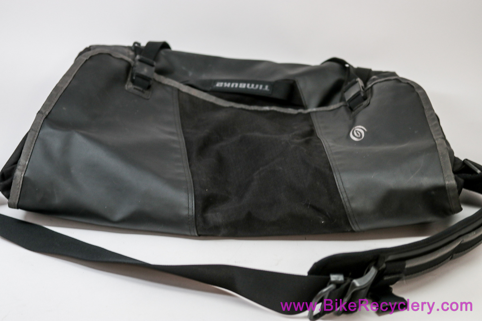 Timbuk2 Classic Messenger Bag: 18" - Black - Waterproof Exterior + Liner