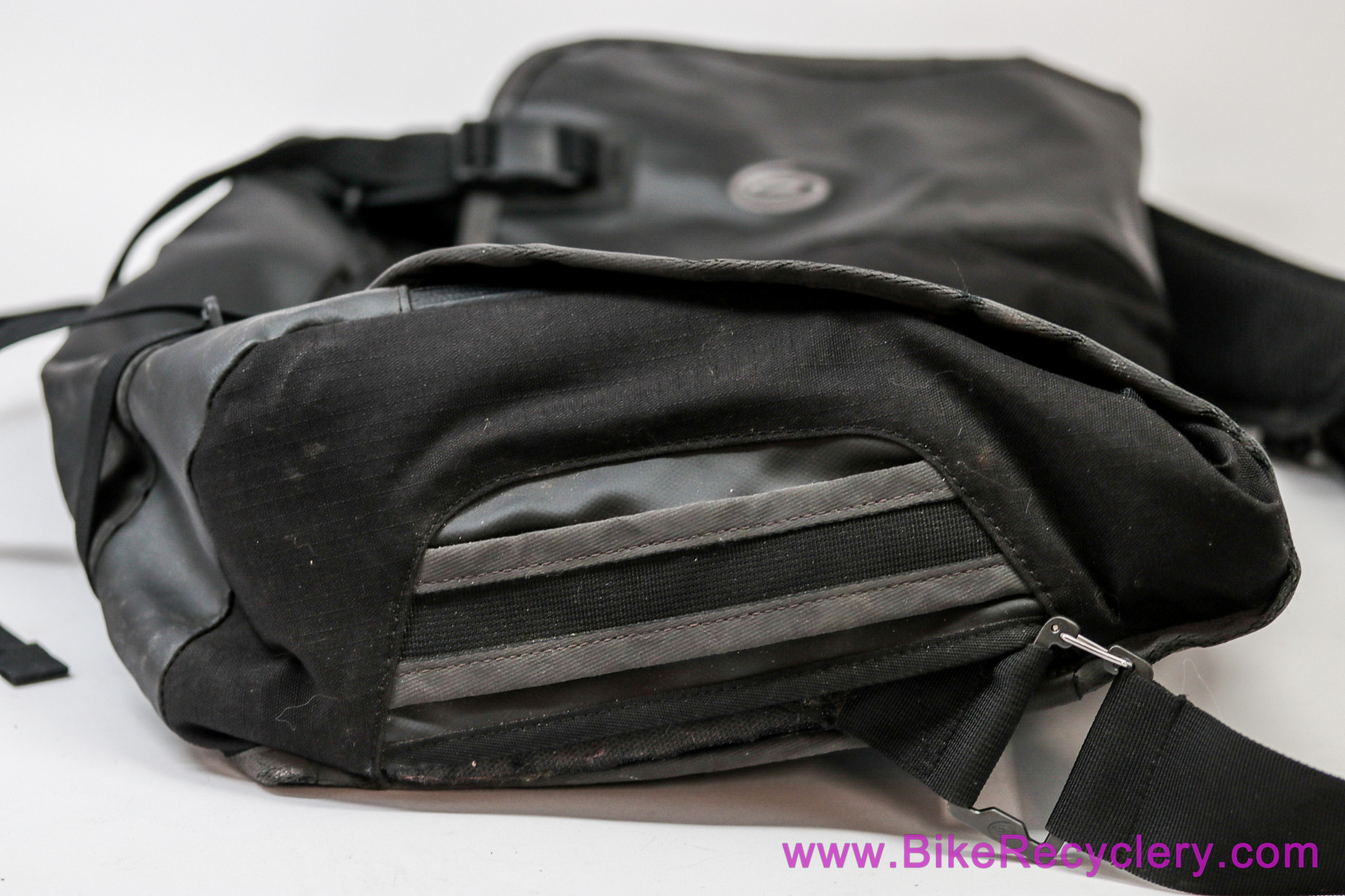 Timbuk2 Classic Messenger Bag: 18" - Black - Waterproof Exterior + Liner