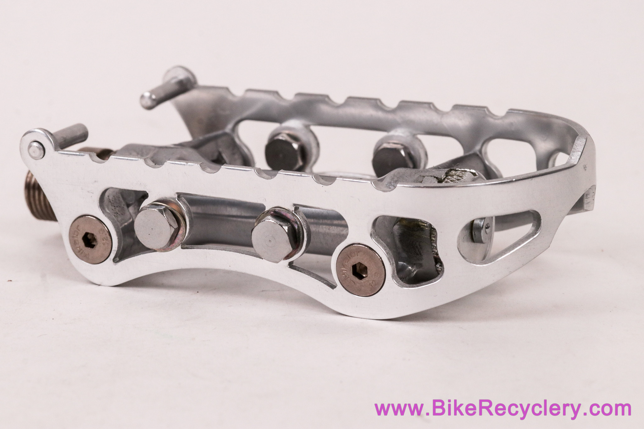 Specialties T.A. 4690 Route / Strada Pedals: 9/16" BSA - Modern (Cracked Body At Cap)