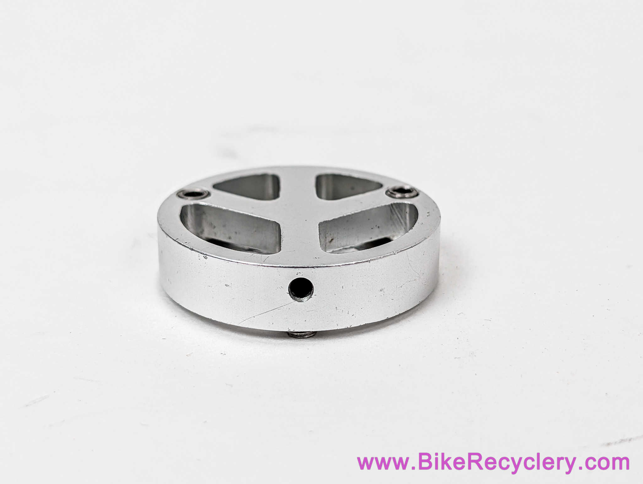 Ringle Mojo Peace Sign Cantilever Brake Cable Carrier: Silver Ano
