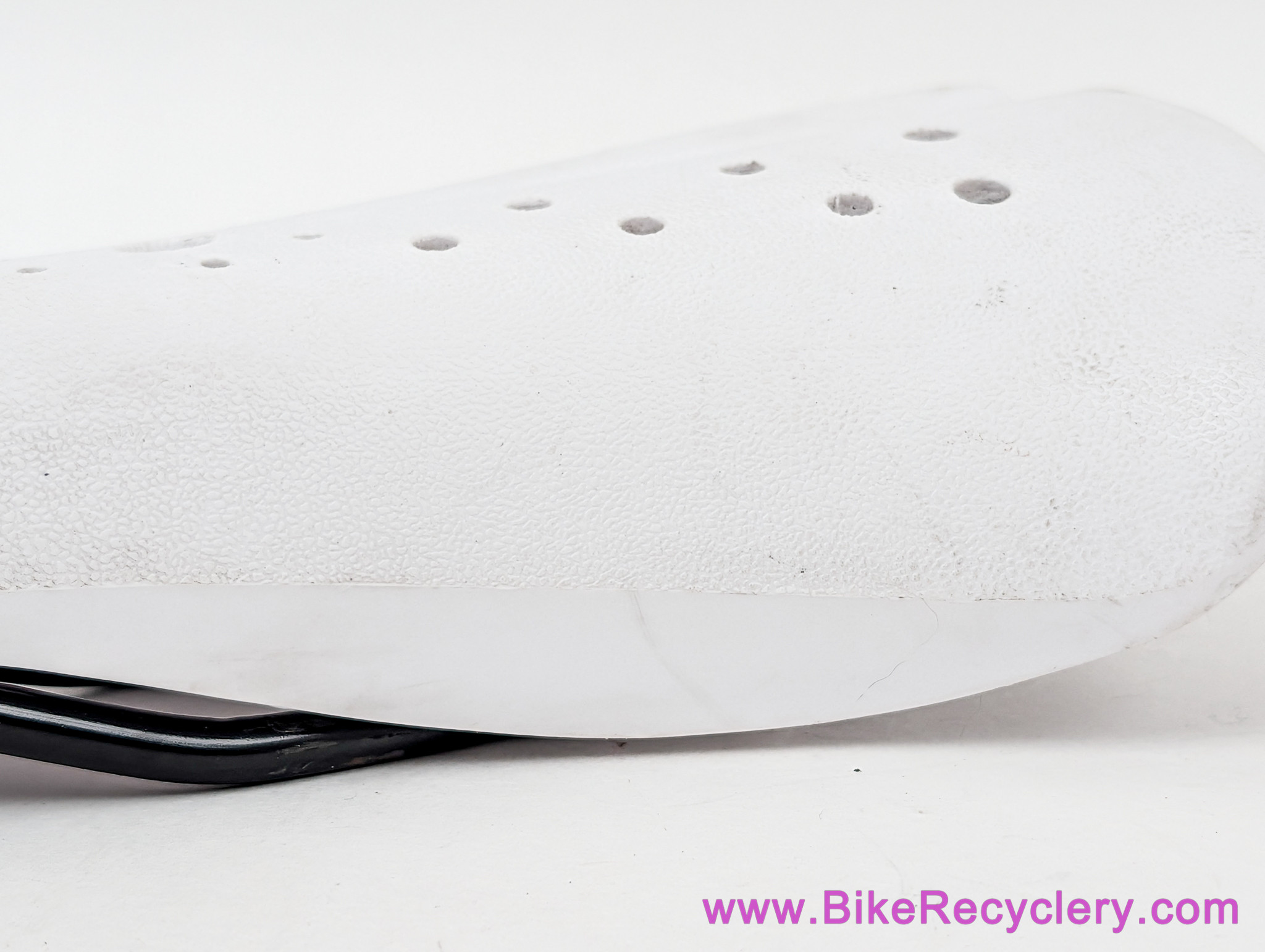 Viscount Dominator BMX Seat: White - Reproduction