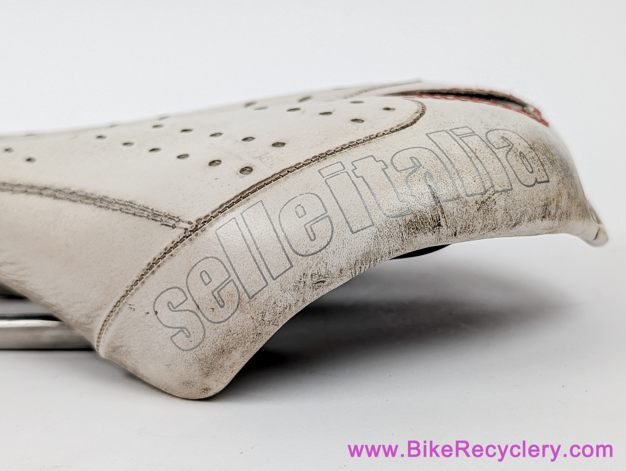 Selle Italia Max Flite Gel Flow Saddle: Vanox - White Leather - 7x9mm (Dirty But Great Shape)