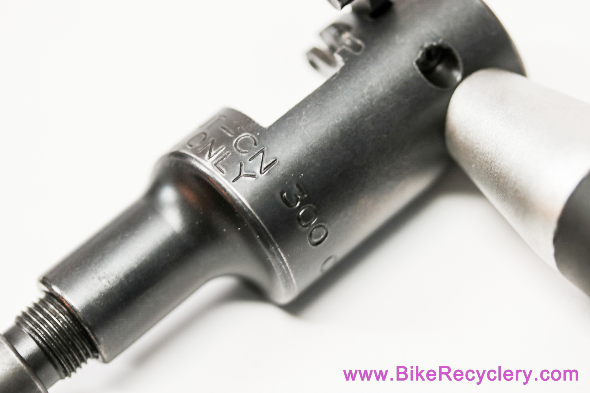 Campagnolo UT-CN300 Chain Breaker Tool: 11/12 Speed (Lightly Used)
