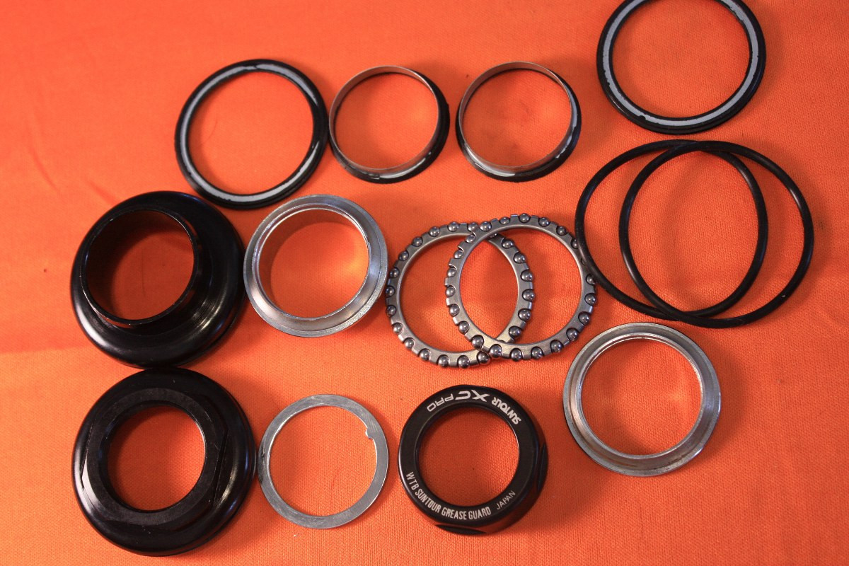 NOS Suntour XC Pro Headset 1 1/8" Threaded Black Grease Guard Bike