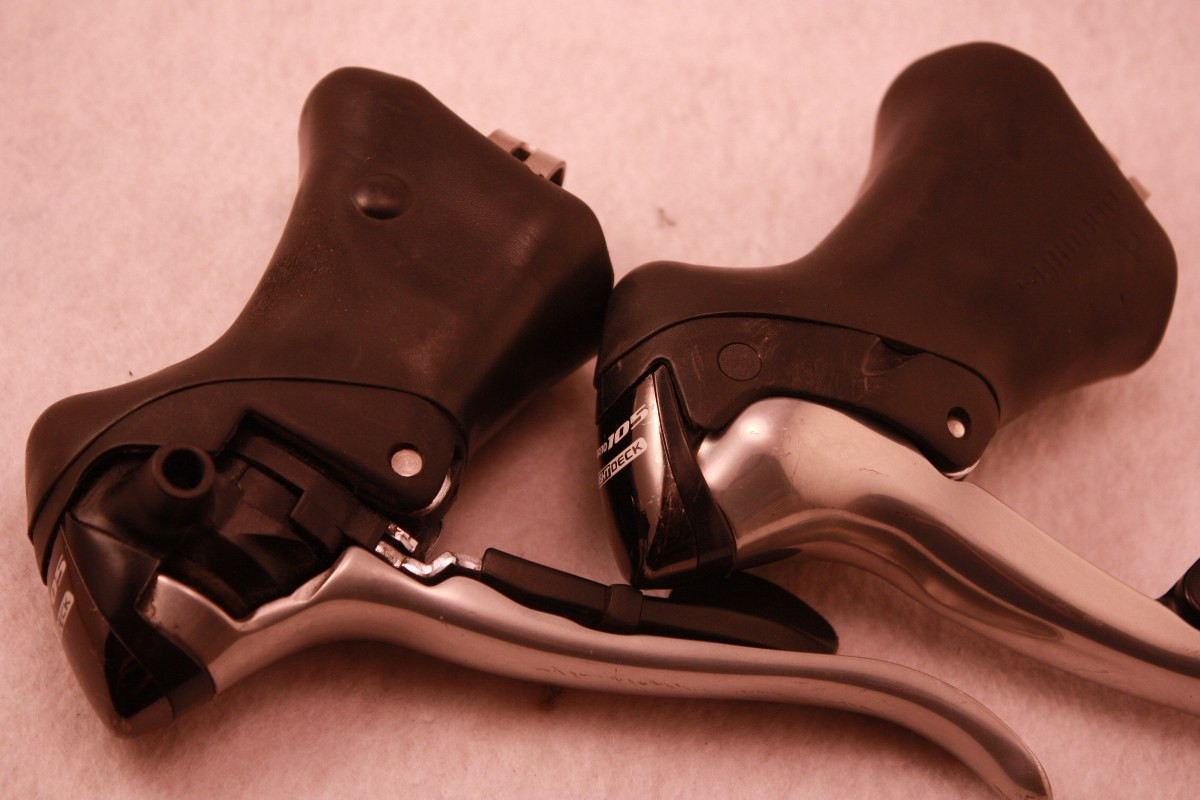 Shimano 105 ST-5510 STI Shifter Set: 9-speed Triple/Double