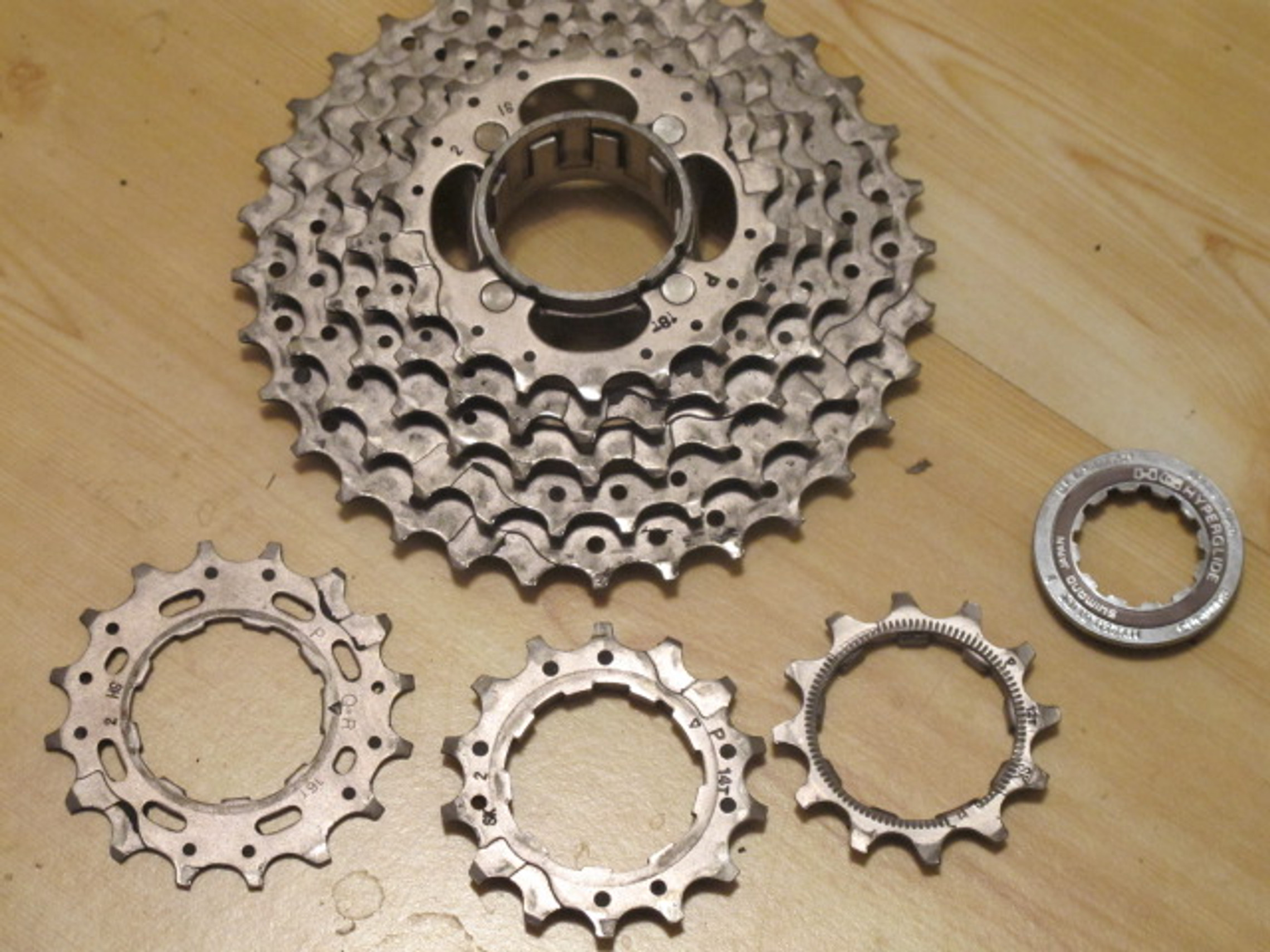 新品未使用】シマノ XT CS-M737 B1 TYPE-R 8s 11-28T 新品未使用】シマノ XT CS-M737 B1 TYPE-R 8s 11-28T Shimano