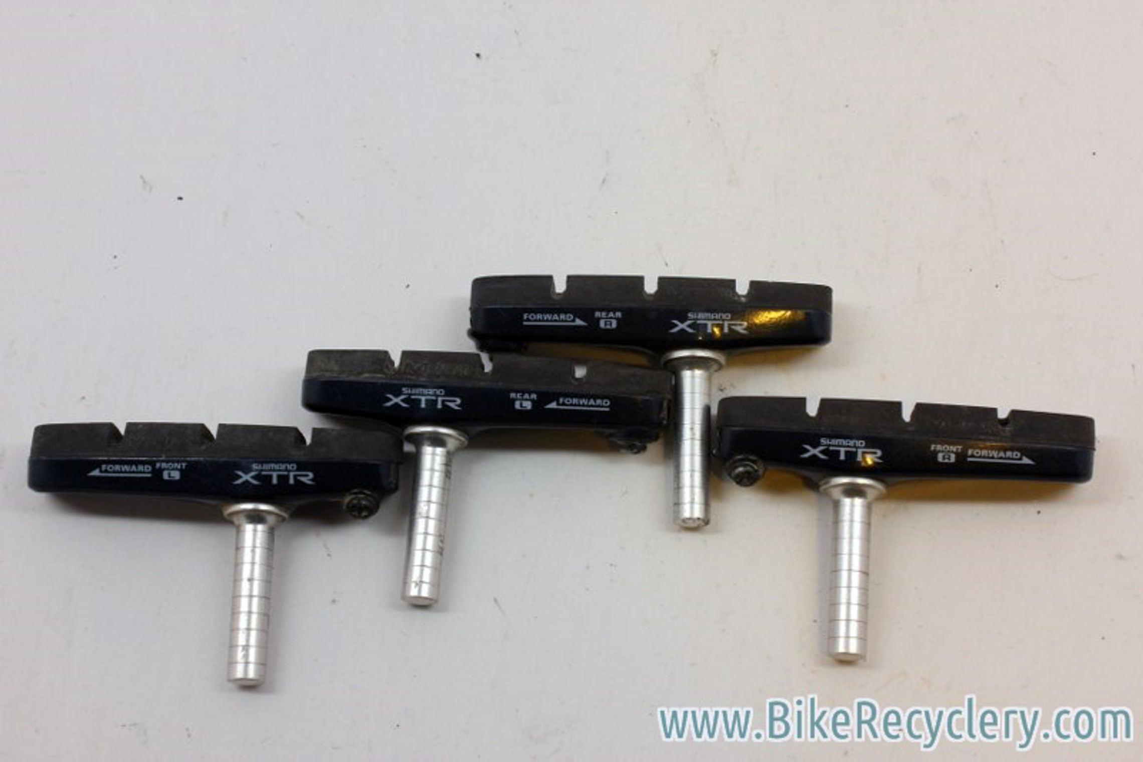 Shimano XTR M900 Brake Pads & Holders MINT Bike Recyclery