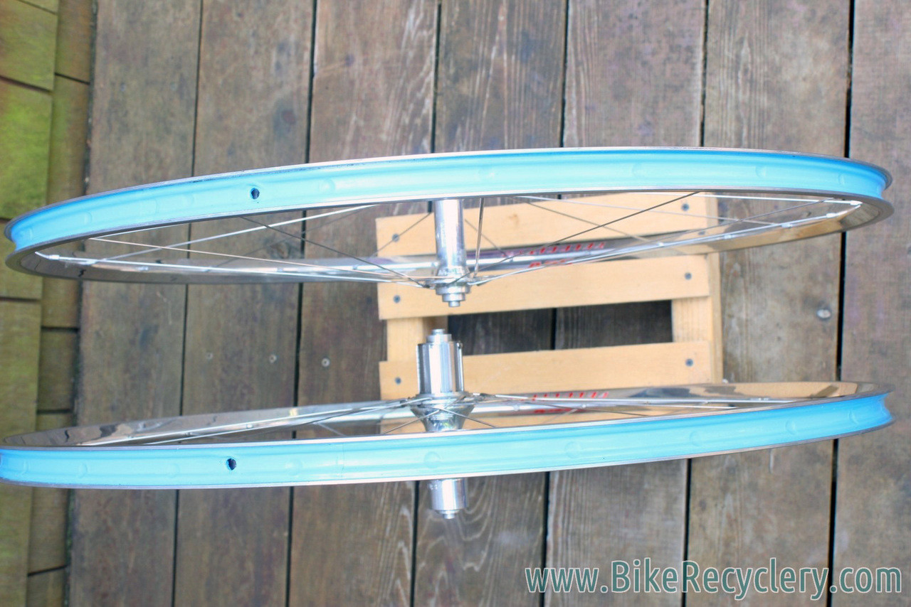 White Industries T11 Wheelset: 24/28H, Velocity A23 Polished 