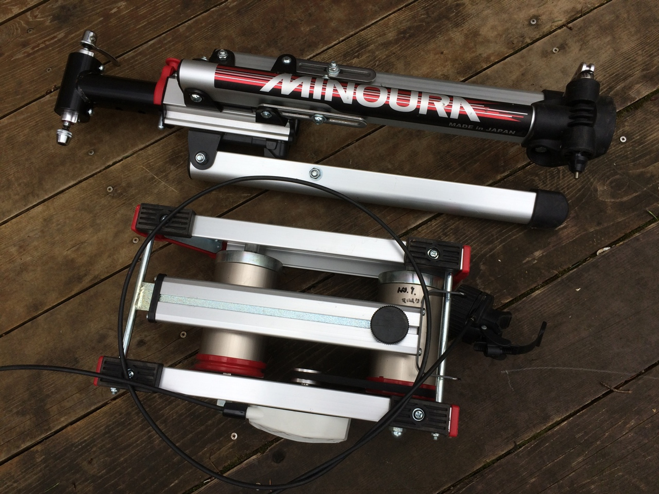 Minoura Hybrid Roller: FG-540 - Fork Mounted Trainer w/ Roller