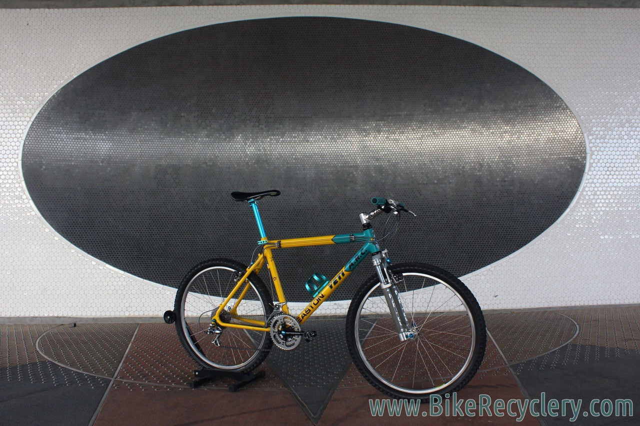 1992 Vintage Yeti ARC Mountain Bike: 19.5" - Cook Bros - Ringle - XTR M900 - White Industries - Original Paint