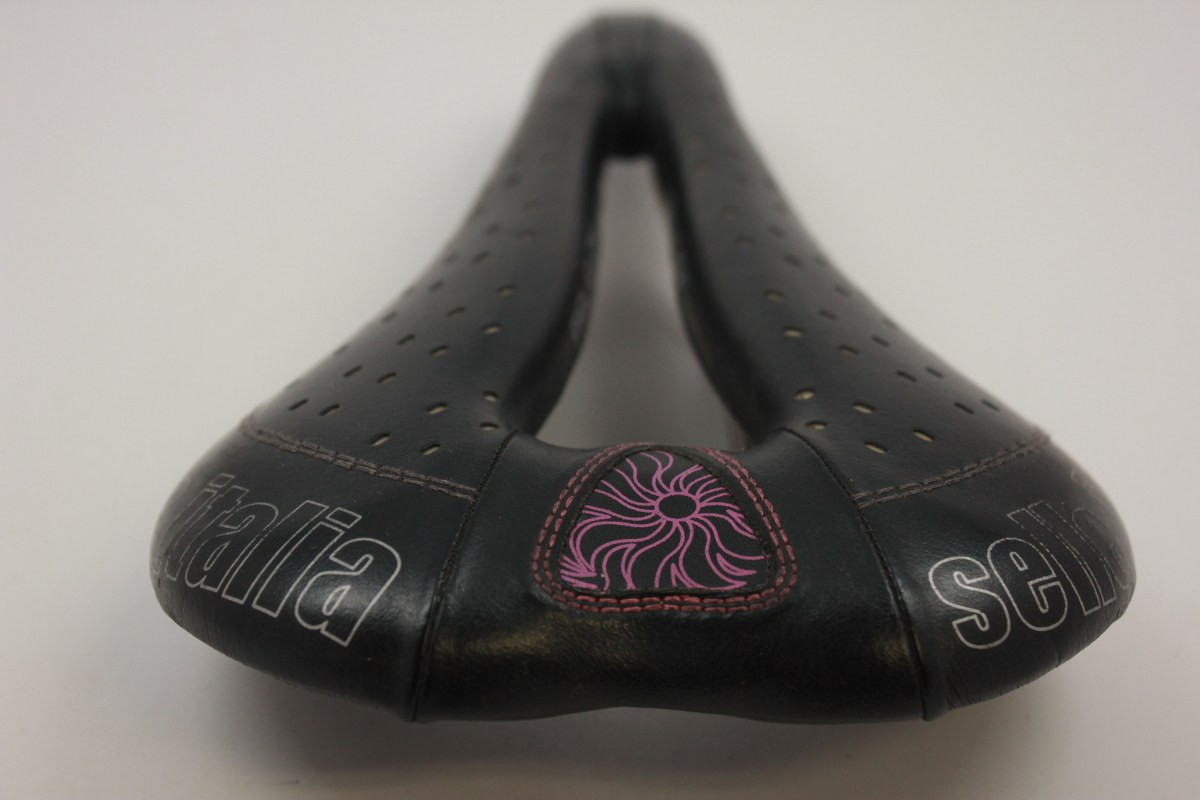 Selle Italia SLR Lady Gel Flow: Black / Purple Large Cut-Out