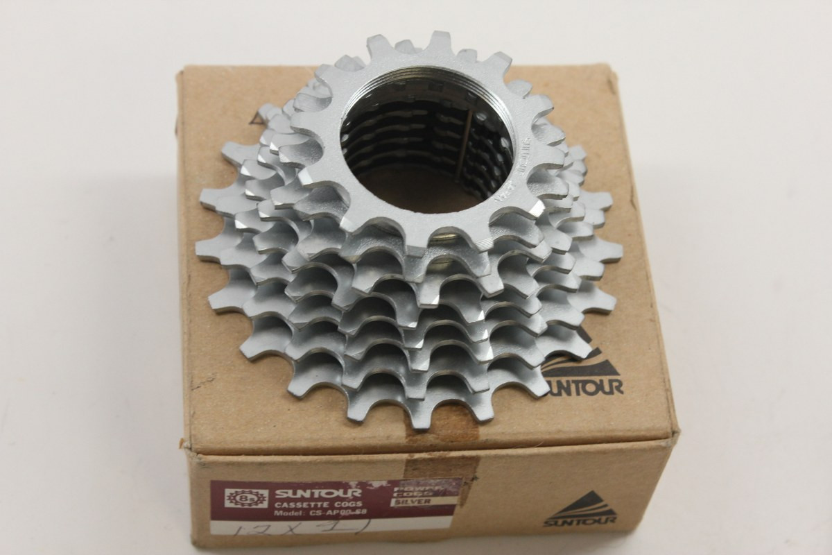 NOS Suntour XC Pro 7-speed Accushift Plus  AP  / Accushift Plus II Pow Apii Rear Hub With 32 Holes And Wtb Grease Guard From The 1990s