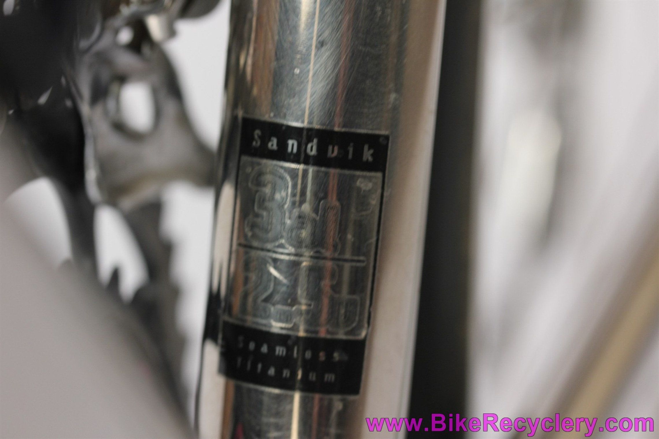 Mongoose titanium road best sale bike