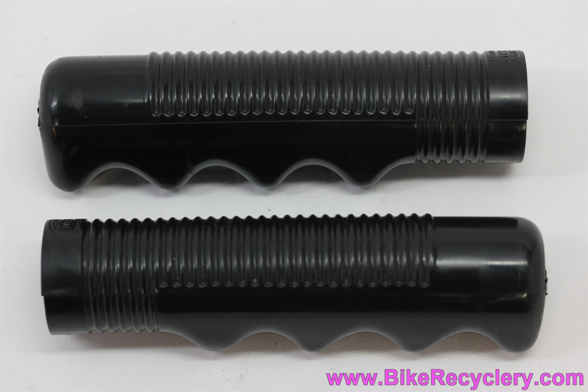 NOS Hunt-Wilde Cruiser / Muscle Bike / BMX Grips: 1960's 1970's 1980's -  Black - Bike Recyclery