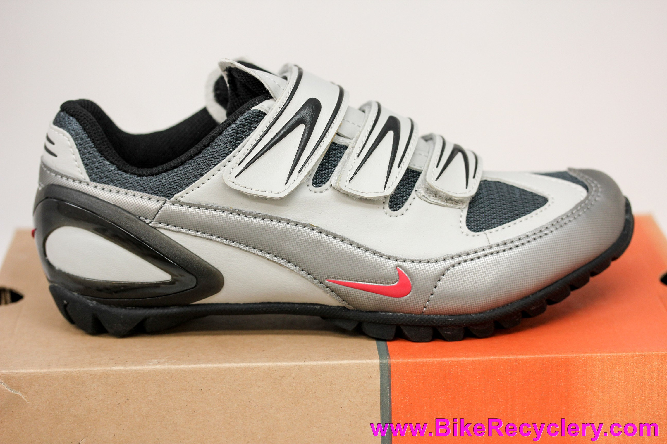 Nike Granfondo WR Women's Road Cycling / Spin Shoes: Size 37 - Two Bolt Cleats - Walkable - Grey/Black (NEW)