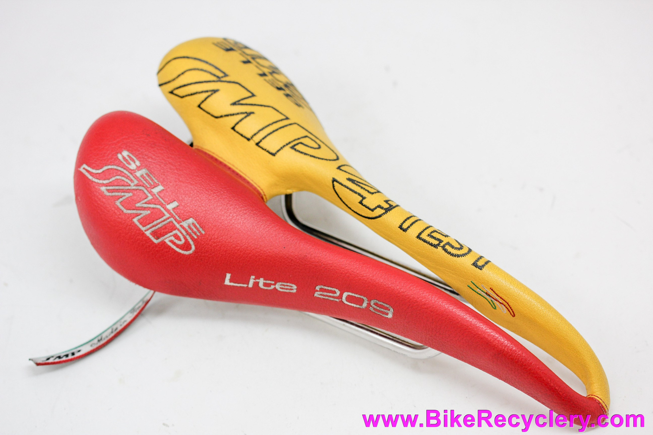 Selle SMP Lite 209 Saddle: Red & White Leather Test Version