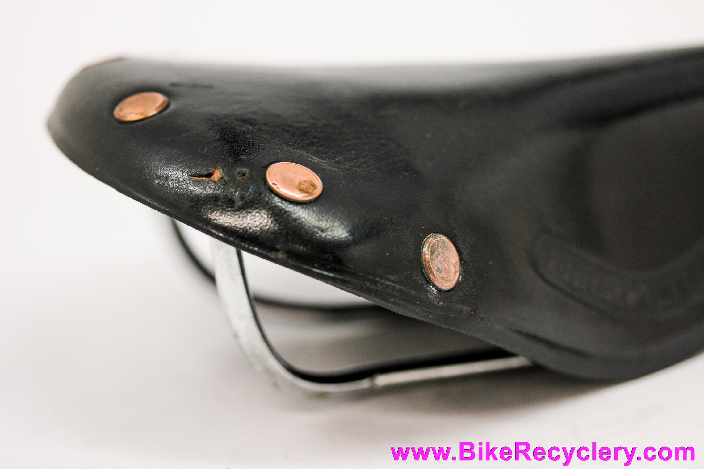 Fujita Professional F17 Leather Saddle: Large Copper Rivets