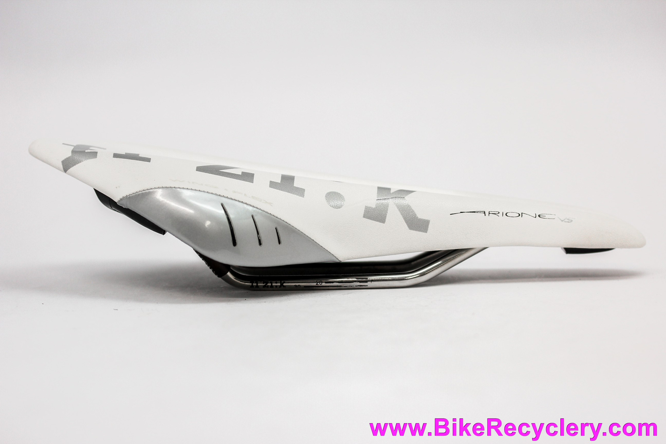 Fi'zi:k Arione Saddle: K:ium Rails- NEW