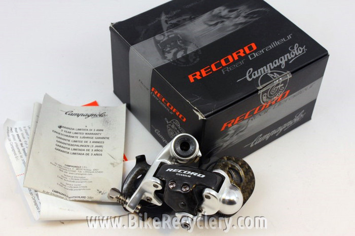 Dérailleur Arrière Campagnolo Record Titane 10 Vitesses - Cage Courte, Modèle NOS Neuf En Boîte