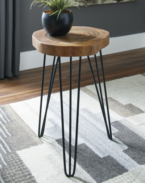 Casual Accent Table in Natural Wood "Eversboro"