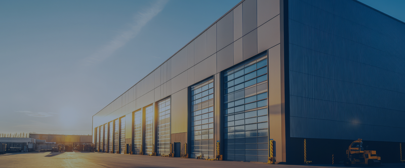 Warehouse building with dock doors