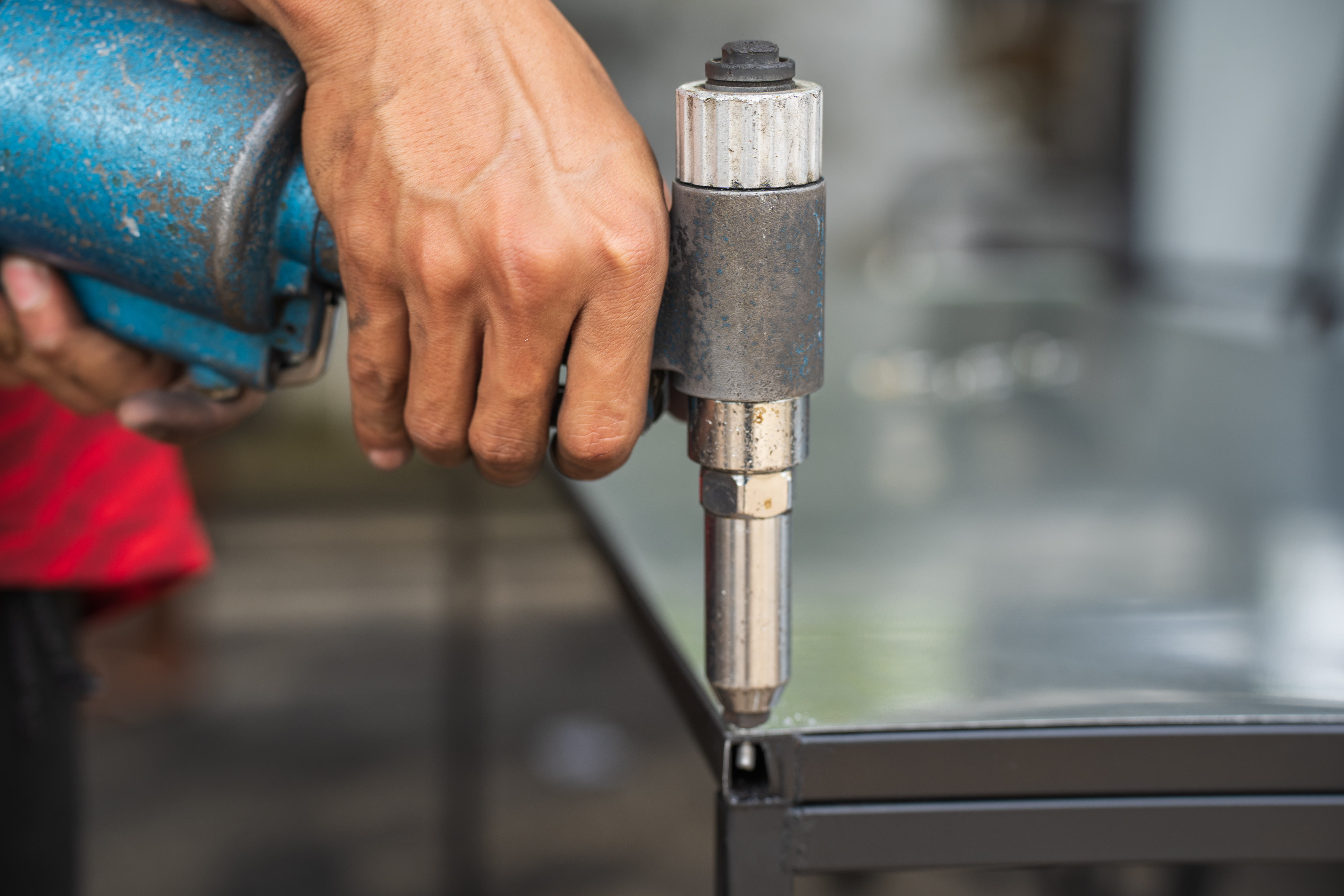 using rivet tool 