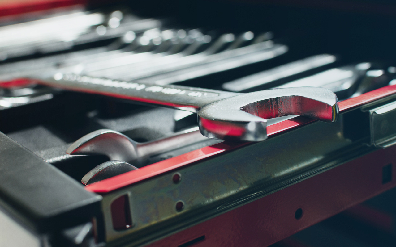 Drawer slide on open drawer of toolbox