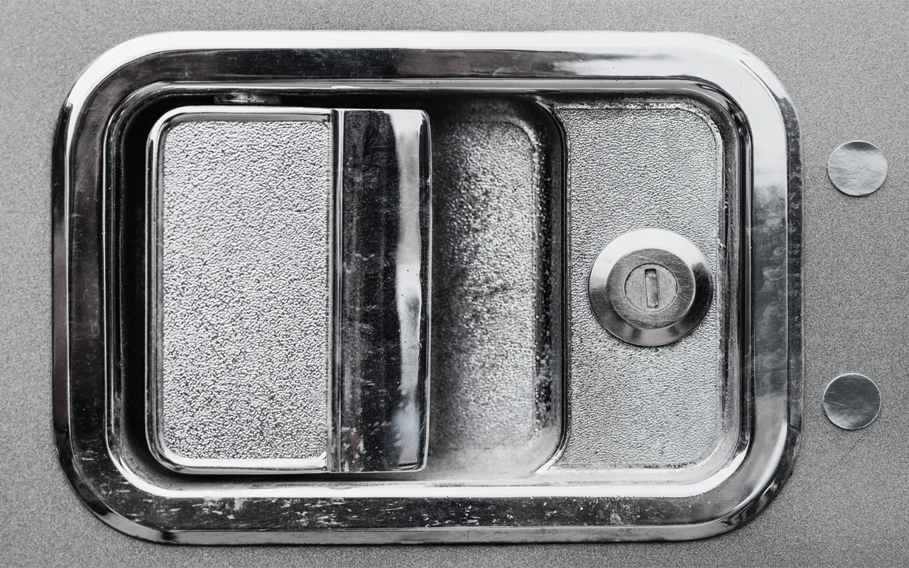 Close up of paddle handle on truck
