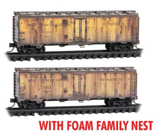 Micro-Trains 40' Steel Ice Reefer 2-Pack w/Foam Nest - Ready to Run -- Fruit Growers Express #38915, 38935 (Weathered, yellow, Boxcar Red) - 489-99305014