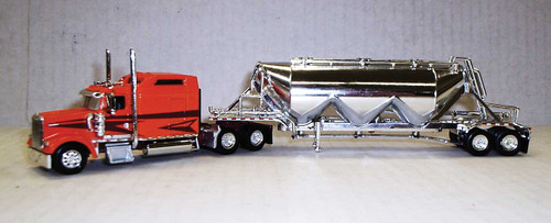 Trucks n stuff Kenworth W900L Sleeper Cab Tractor w/Pneumatic Bulk Trailer - Assembled -- Orange, Black, Chrome - 734-SPEC028
