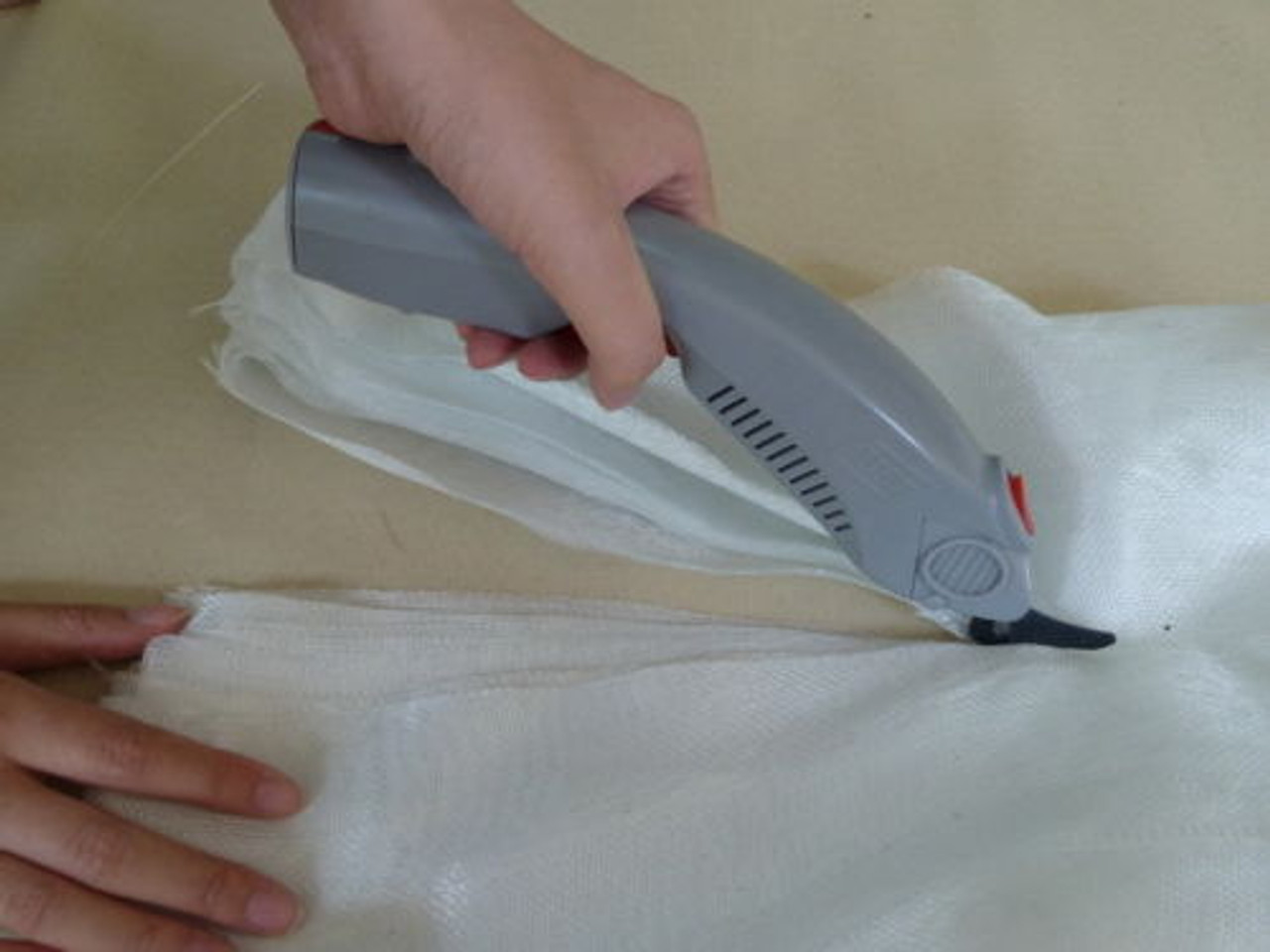 WBT Portable Electric Fabric Cutter Scissors Electric Shears For