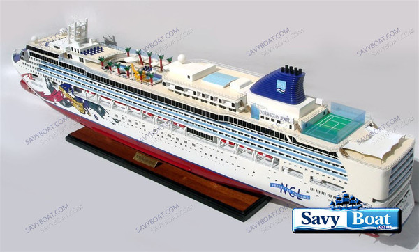 NORWEGIAN PEARL CRUISE SHIP