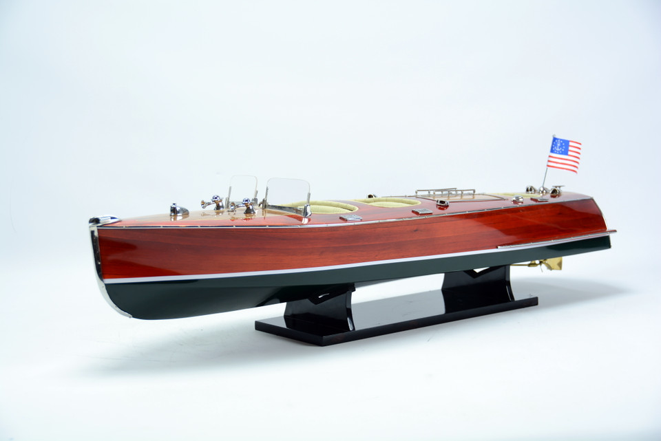 1940 CHRIS CRAFT TRIPLE COCKPIT SPEEDBOAT (RED)