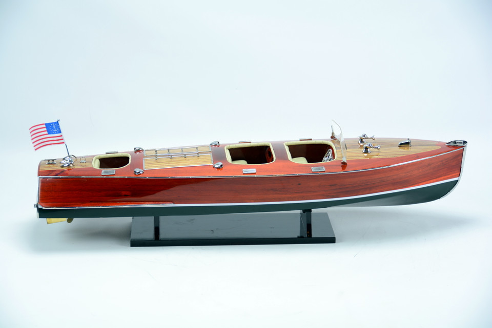 1940 CHRIS CRAFT TRIPLE COCKPIT SPEEDBOAT (RED)