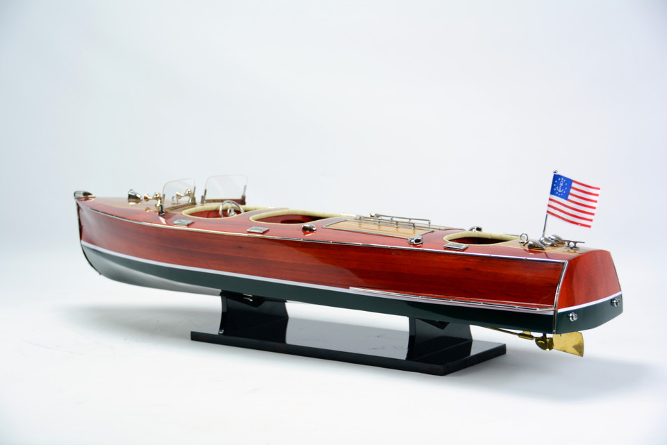 1940 CHRIS CRAFT TRIPLE COCKPIT SPEEDBOAT (RED)