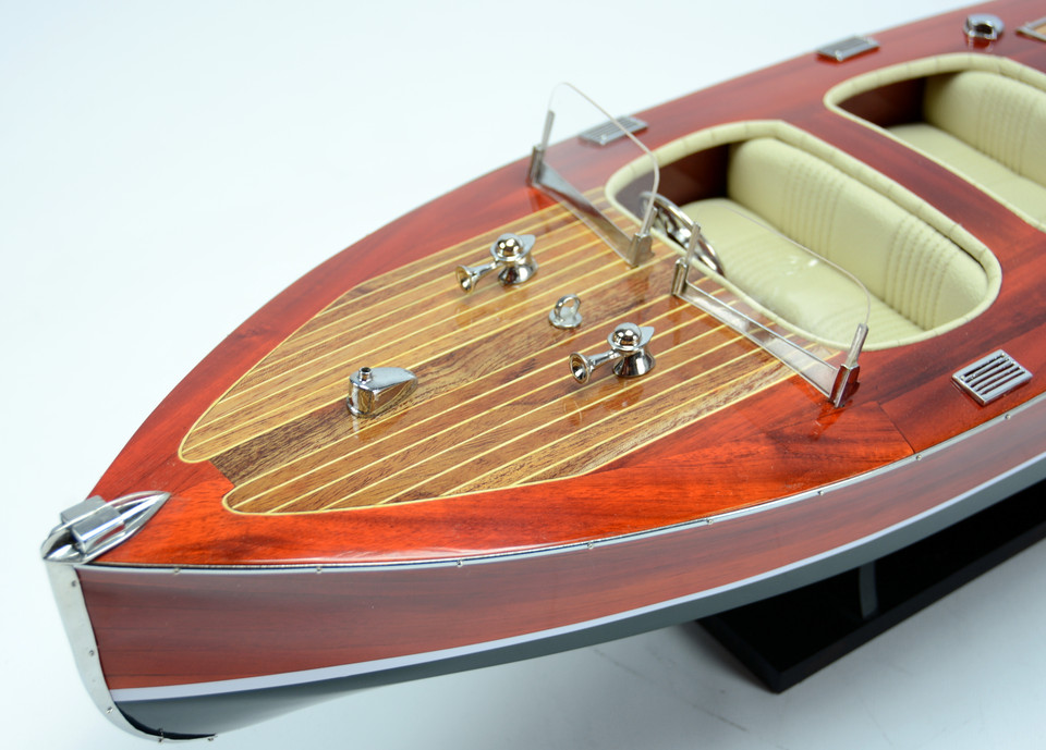 1940 CHRIS CRAFT TRIPLE COCKPIT SPEEDBOAT (RED)