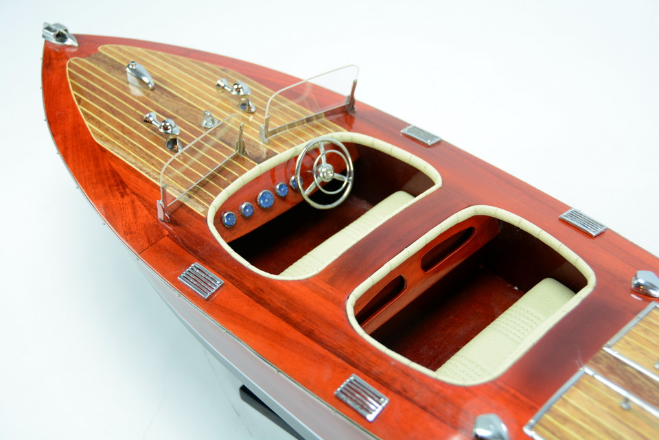 1940 CHRIS CRAFT TRIPLE COCKPIT SPEEDBOAT (RED)
