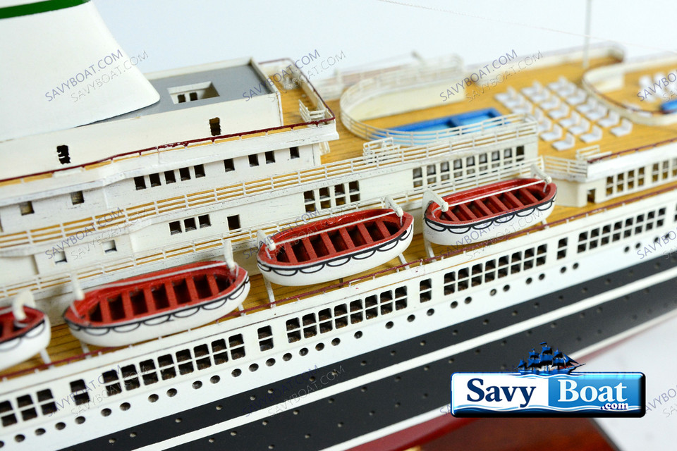 SS LEONARDO DA VINCI OCEAN LINER (BLACK HULL)
