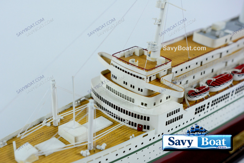 SS LEONARDO DA VINCI OCEAN LINER (WHTE HULL)