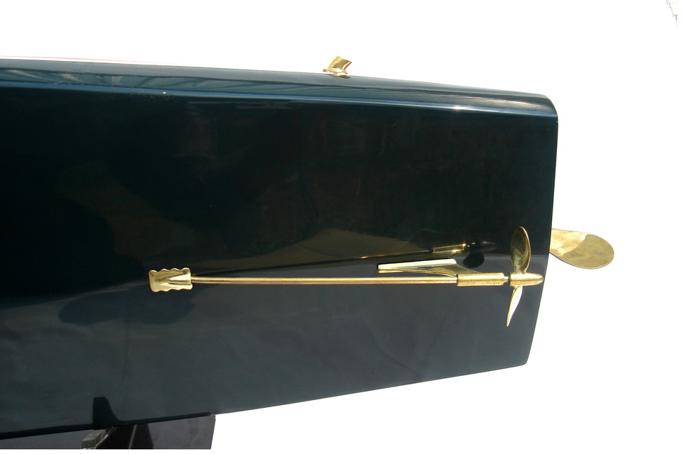 ZIPPER (FAST HYDROPLANE) CLASSIC SPEED BOAT