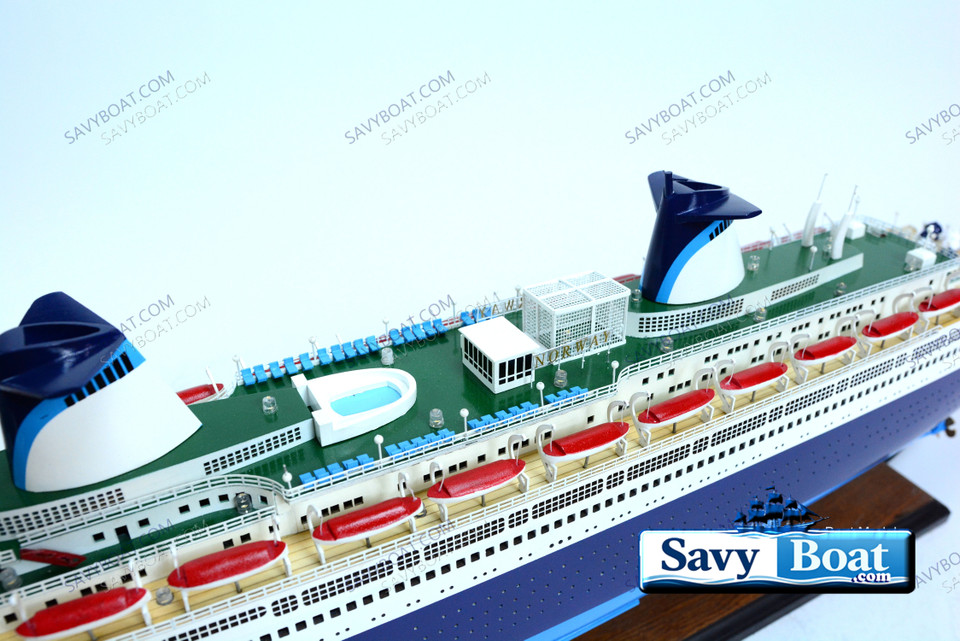 SS NORWAY, LIGHTED OCEAN LINER BH