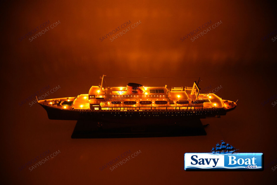 SS VOLENDAM LIGHTED OCEAN LINER (1958)