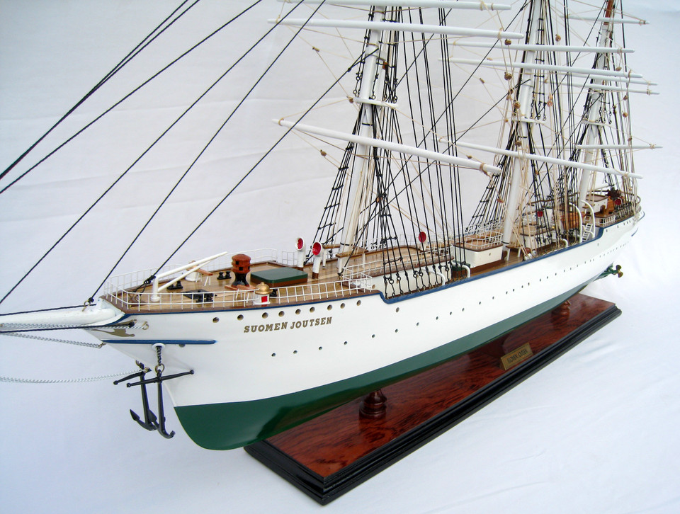 SUOMEN JOUTSEN TALL SHIP