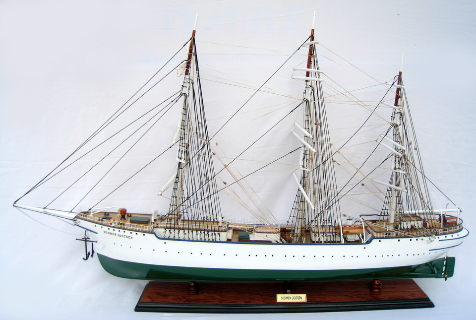 SUOMEN JOUTSEN TALL SHIP