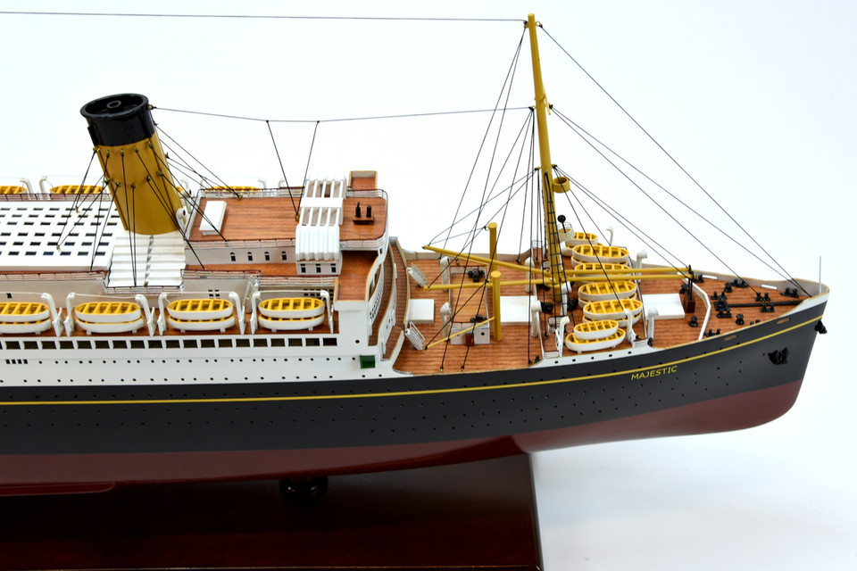 RMS MAJESTIC LIGHTED OCEAN LINER