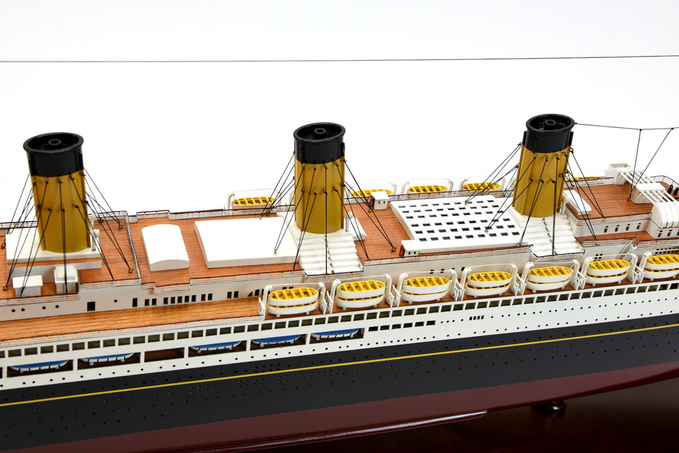 RMS MAJESTIC LIGHTED OCEAN LINER