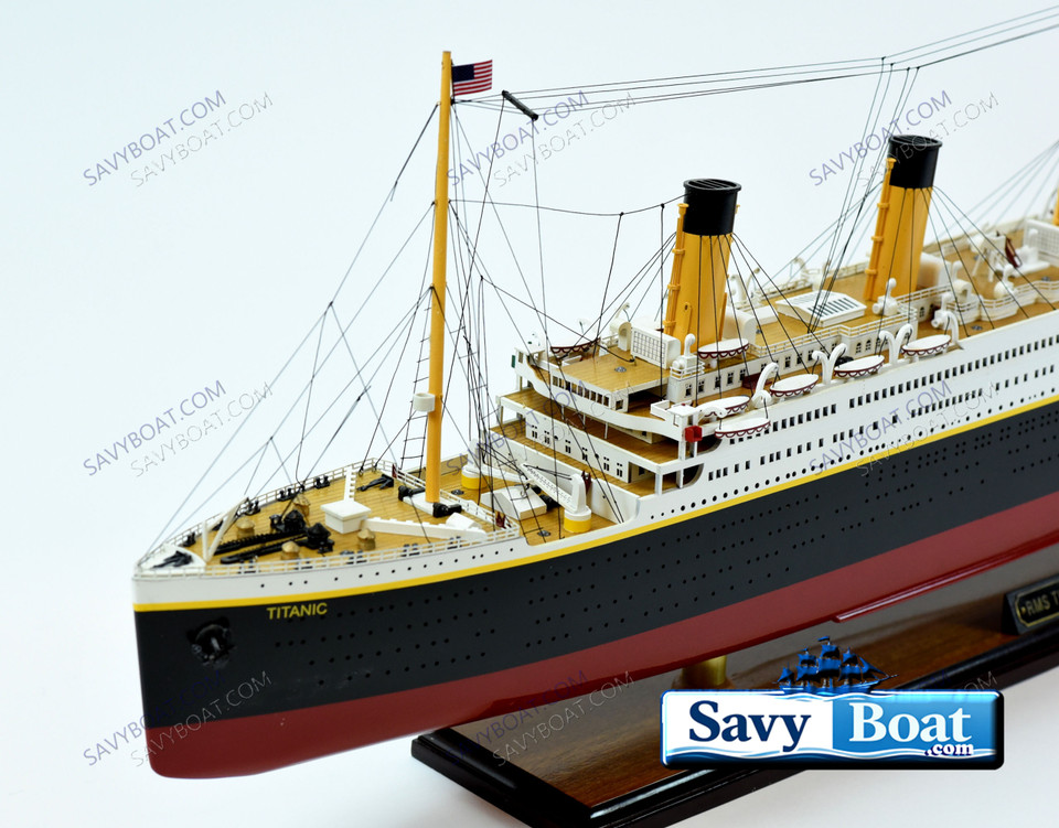 EXCLUSIVE EDITION RMS TITANIC LIGHTED OCEAN LINER