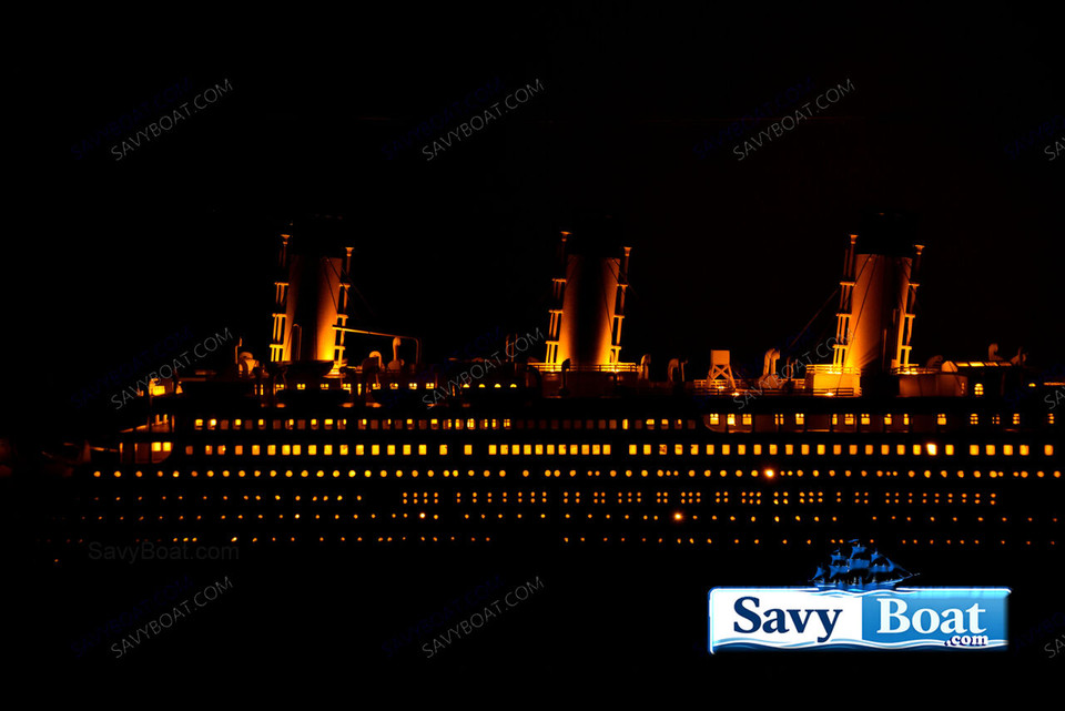 EXCLUSIVE EDITION RMS TITANIC LIGHTED OCEAN LINER