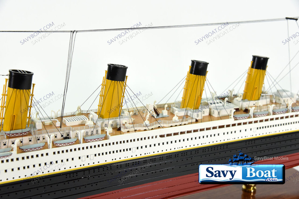 EXCLUSIVE EDITION RMS TITANIC LIGHTED OCEAN LINER