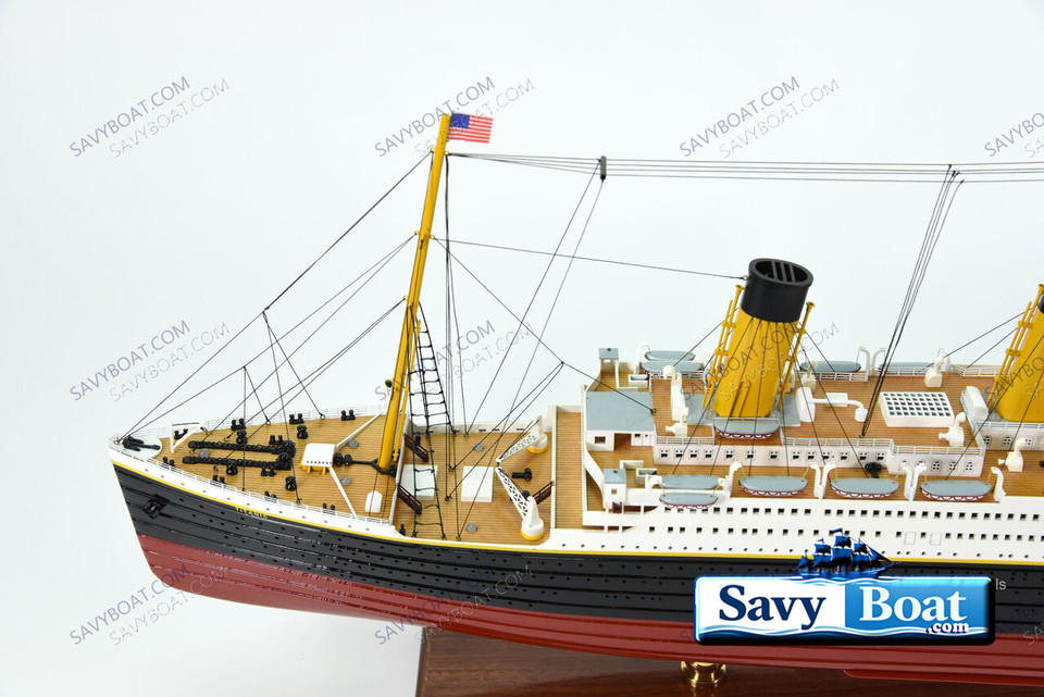 EXCLUSIVE EDITION RMS TITANIC LIGHTED OCEAN LINER